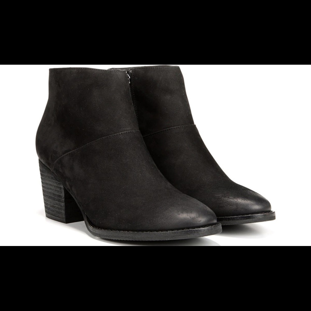 Blondo Nelli Black Waterproof Booties - Size 8